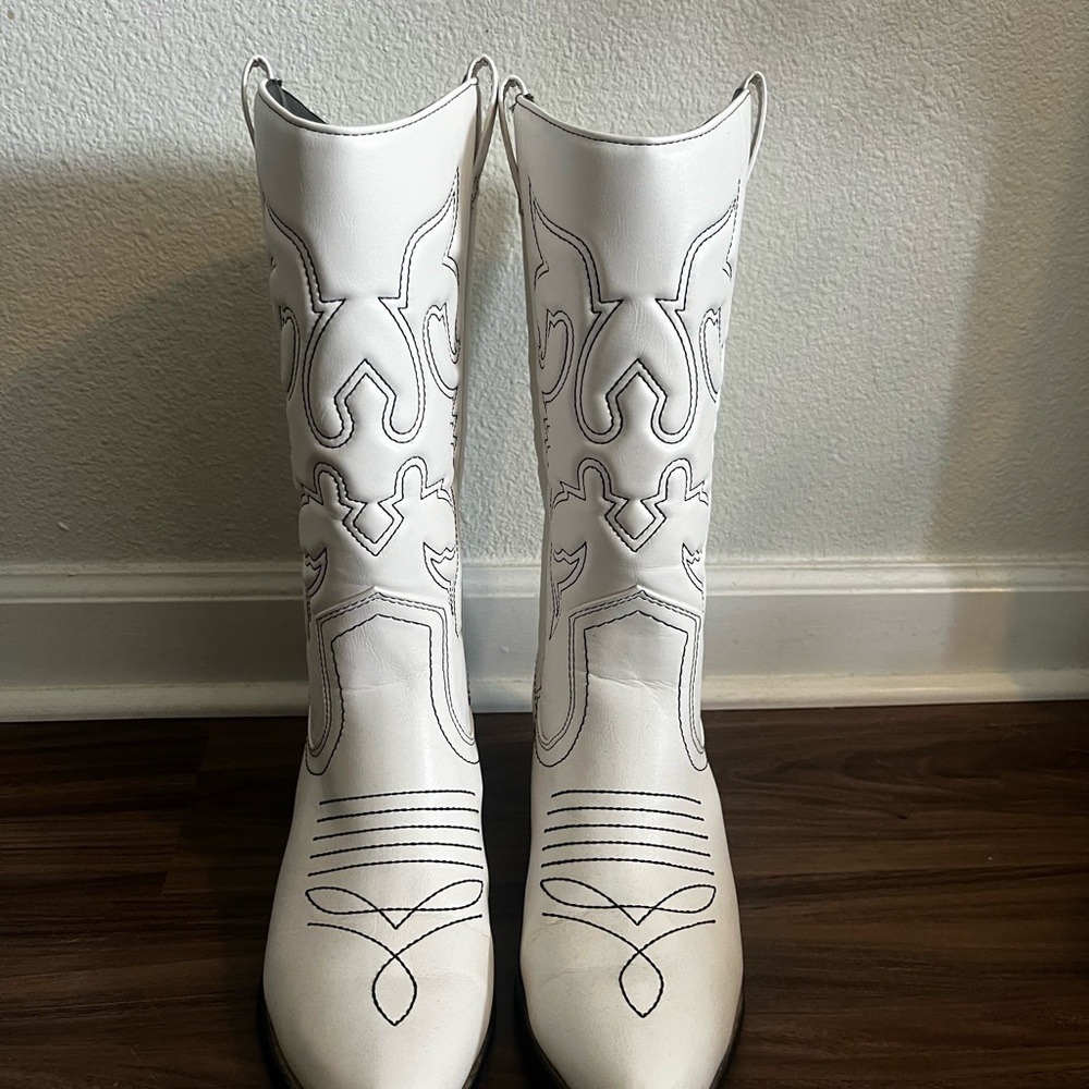White Western-Style Women's Boots